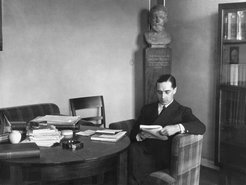 Der spanische Philosophieprofessor Xavier Zubiri in seinem Zimmer im Harnack-Haus, 1930.