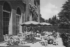 Gäste auf der Terrasse